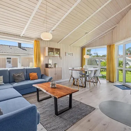 Semesterbostad Strandblick 7 *